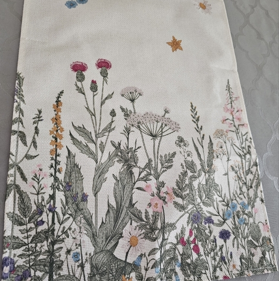 NWT Antique Herbs & Wild Flowers Summer Table Runner 13x48 inch Off White - Picture 1 of 9